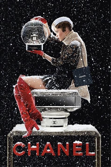 parfum chanel no 5 special cadeau pour noel|Chanel’s Holiday Magic: The Iconic No 5 Gets a Festive Makeover.